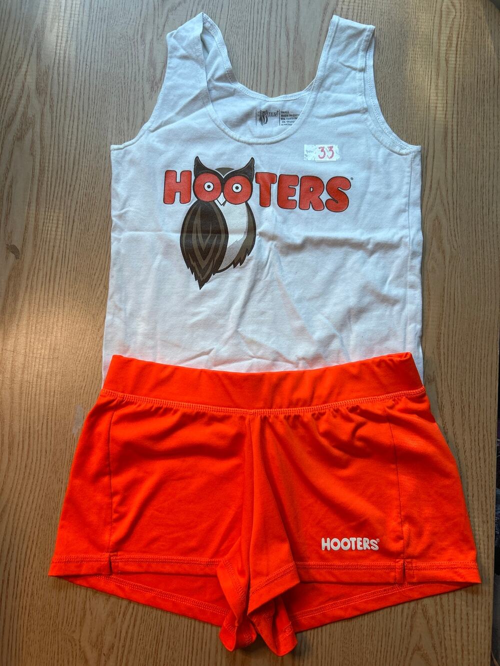 b1-33 Womens 2pc Hooters Girl Worn Uniform Tank & Shorts Small Waist 13-17”